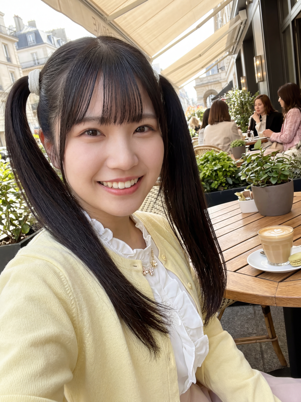 カフェでパシャリ！この笑顔でみんなを元気にしたいねん！✨