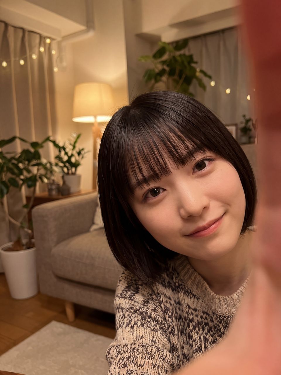 星野美月の微笑み自撮り