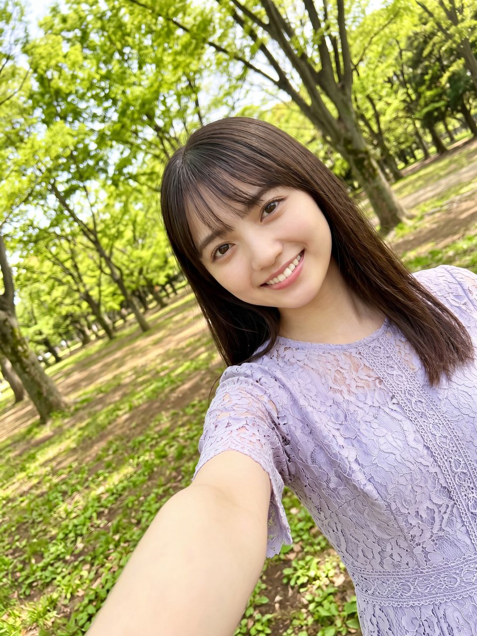 新緑の公園での自撮り